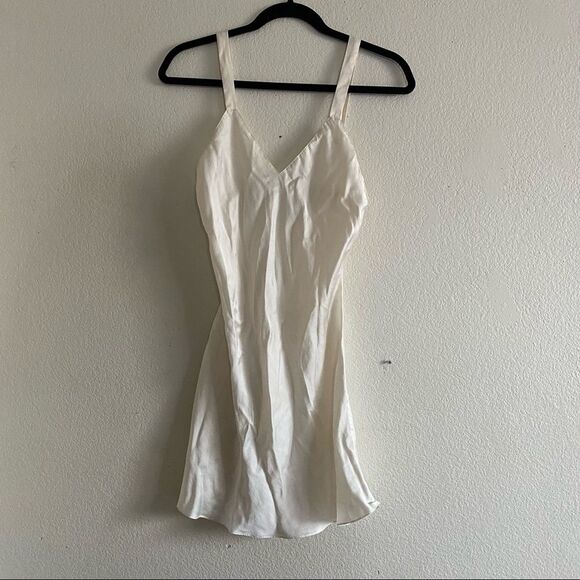 Neiman Marcus 100% Silk Beautiful Flowy White Cream Lingerie Dress - Picture 1 of 8